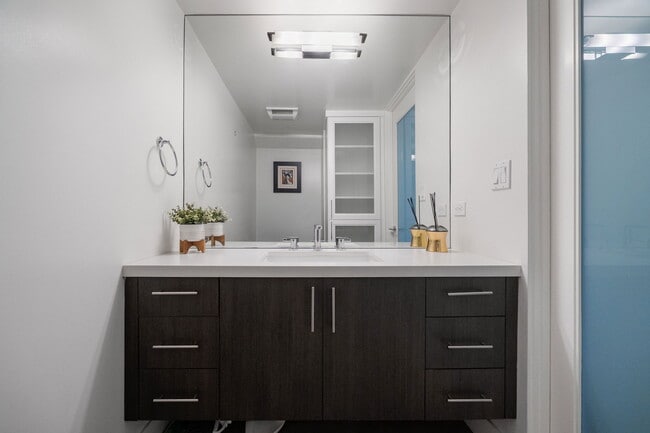 Building Photo - 11023 Fruitland Dr