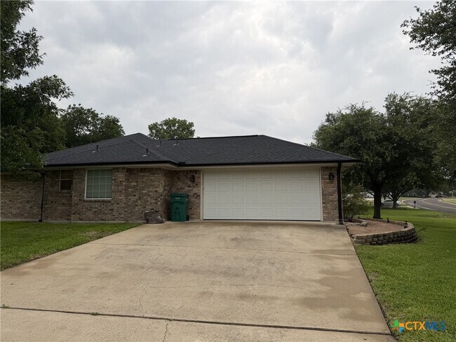 Building Photo - 621 S Roy Reynolds Dr