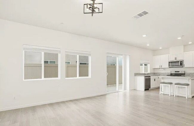 Building Photo - Beautiful 3/2.5 (Solar) Natomas Gem!  Please read entire ad for viewings!
