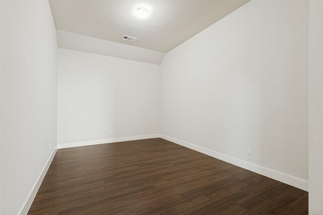Building Photo - 1665 Sheldon Dr