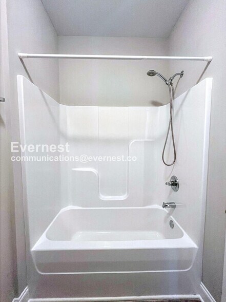 Building Photo - 2067 Inland Dr