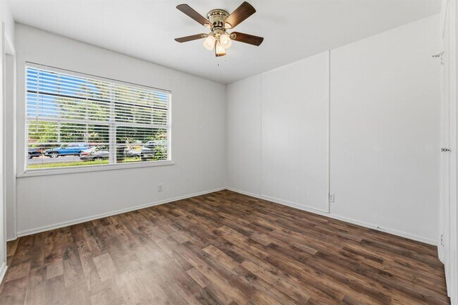 Building Photo - 6601 Stonleigh Pl