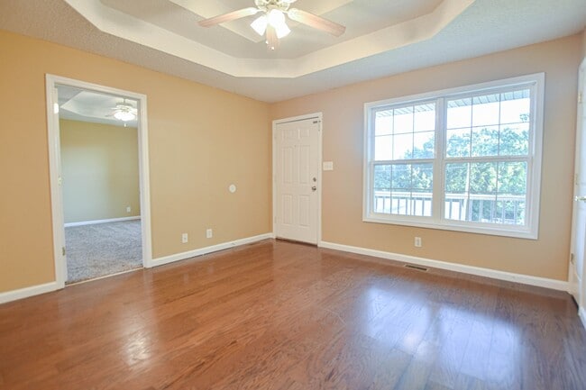 Building Photo - Pet Friendly Three Bedroon!