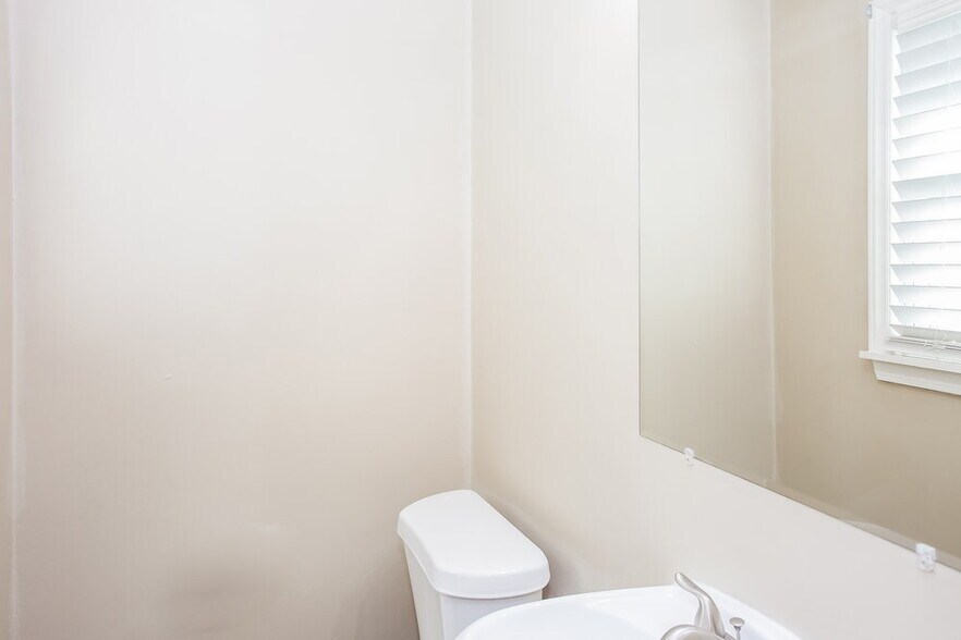 Building Photo - 5401 Venado St