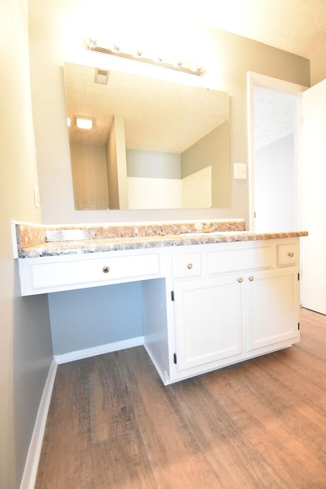 Building Photo - Coming Soon! 2 Bedroom and 2 Bath Condo (No Pets)