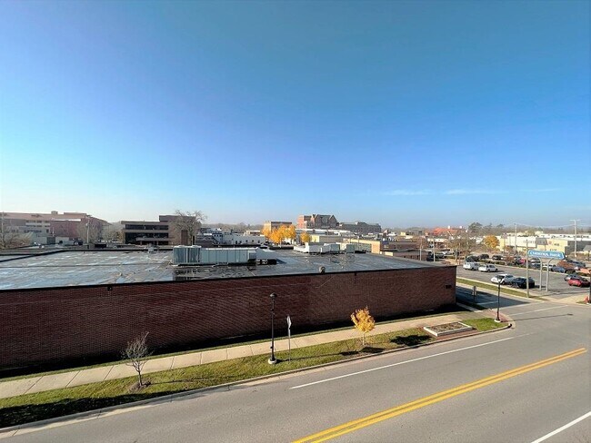 Building Photo - 201 E Ellsworth St