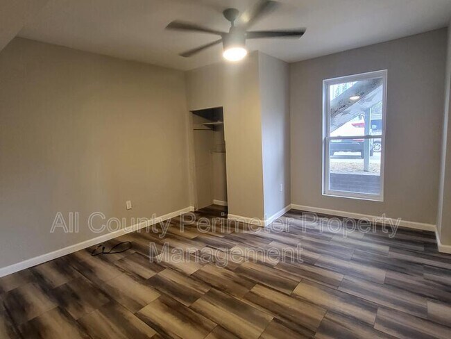 Building Photo - 1249 Duncan Ave