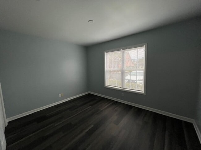 Building Photo - Comfortable and Convenient 3 Bedroom Townhome in Wilmington, NC