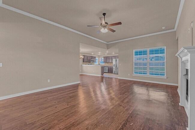 Building Photo - Beautiful 3-Bedroom Home with Open Layout & Fenced Backyard!