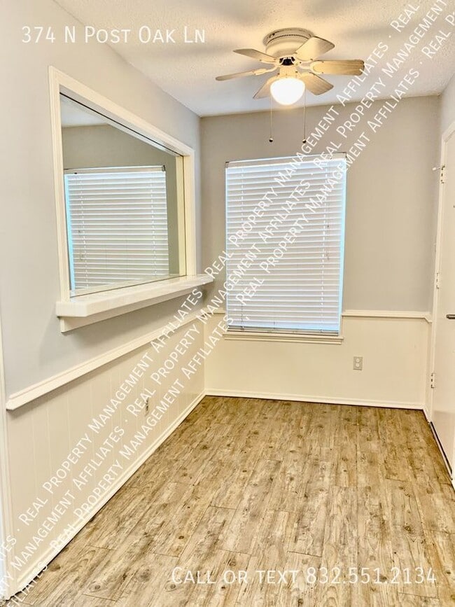 Building Photo - 374 N Post Oak Ln