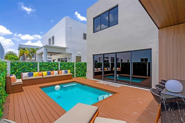 Building Photo - 7534 NW 98th Ave