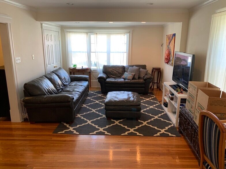 Building Photo - 38 Matignon Rd