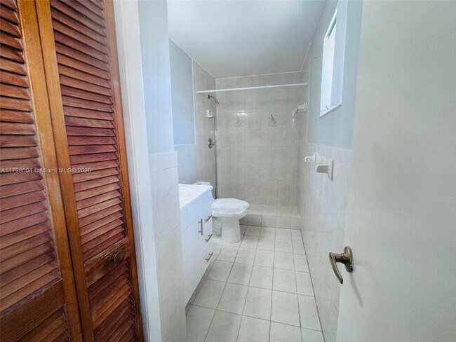 Building Photo - 311 SW 49th Ave