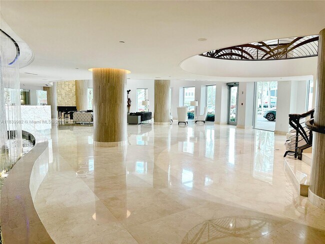 Building Photo - 17555 Collins Ave