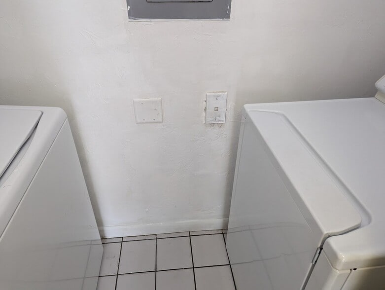 Building Photo - 3600 SW 23rd St