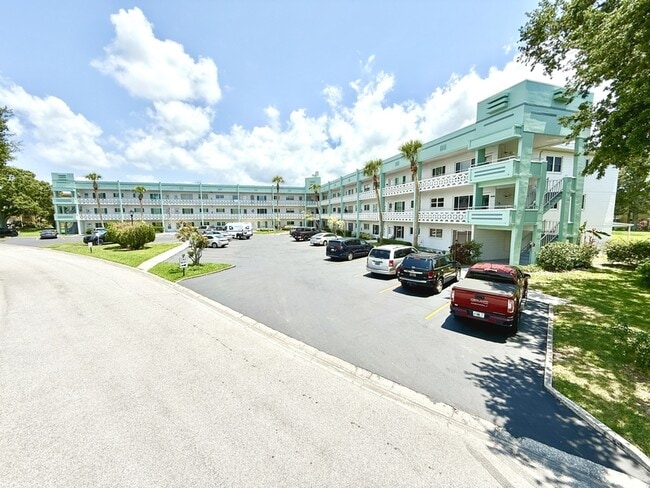 Building Photo - 2455 Finlandia Ln