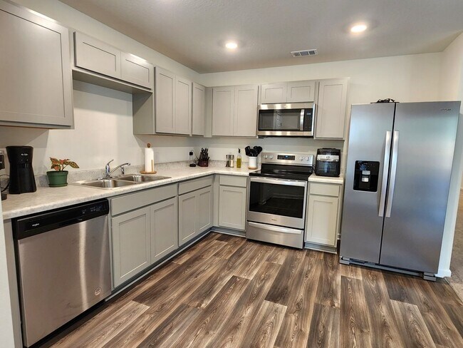 Building Photo - This attractive 3/2 Newer Home is situated...