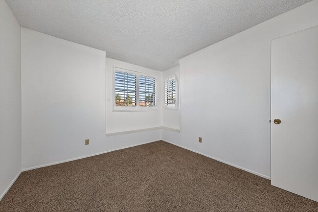 Building Photo - 3-Bedroom 2-Story Redlands Home with Big Backyard