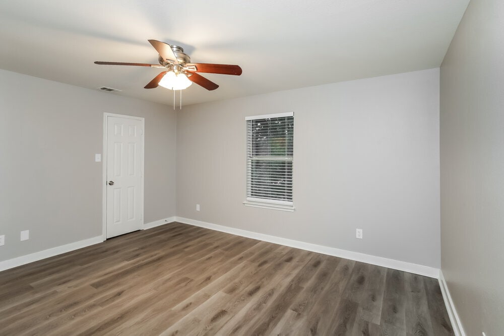 Building Photo - 2500 Briar Forest Dr