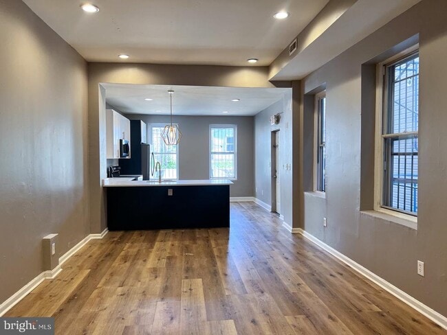 Building Photo - 1629 W Diamond St