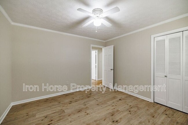 Building Photo - 1110 Maple Cir