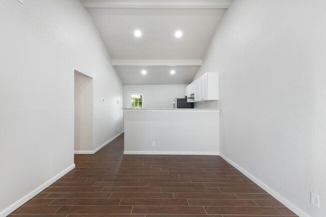 Building Photo - Renovated 2 Bedroom 1 Bath Near UTSA, Medi...