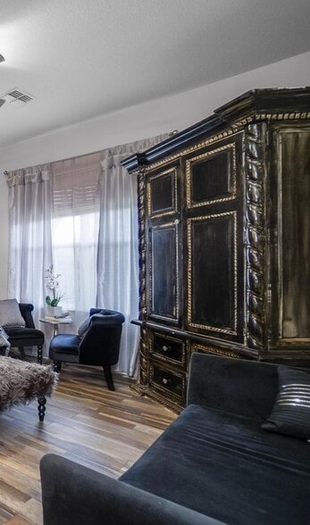 Building Photo - 1733 W Caroline Path