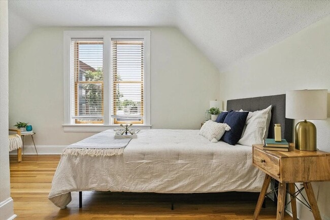 Building Photo - 3BD, 2BA House for Lease in Highlands Square