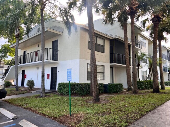 Building Photo - 718 Executive Center Dr