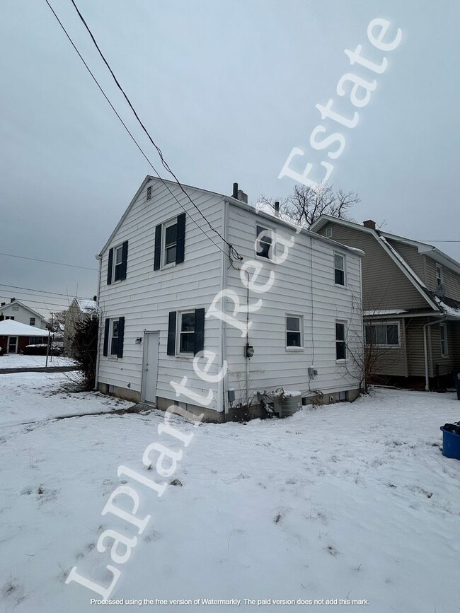 Building Photo - Charming 3-bedroom in North Toledo, on the west side of I-75