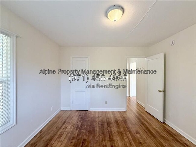 Building Photo - 1017 NE Birchwood Dr