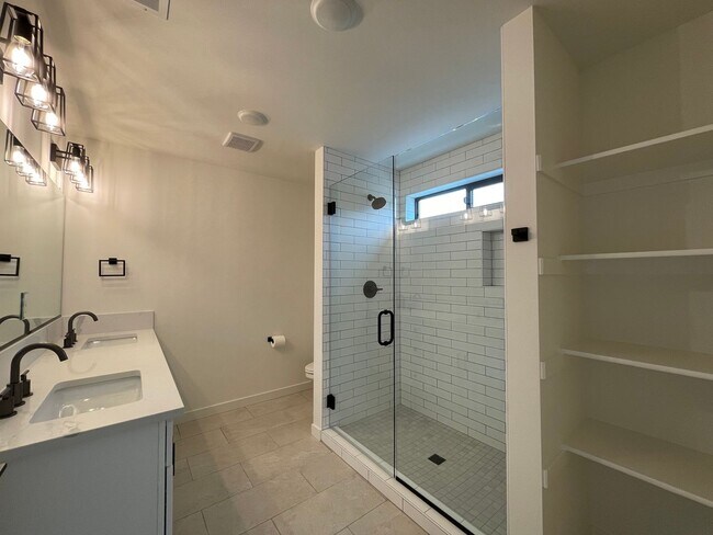 Building Photo - 4Bd/2.5Ba Corner Home in Desireable Portsmouth Neighborhood ~ Newly Built, Quartz Countertops, Si...