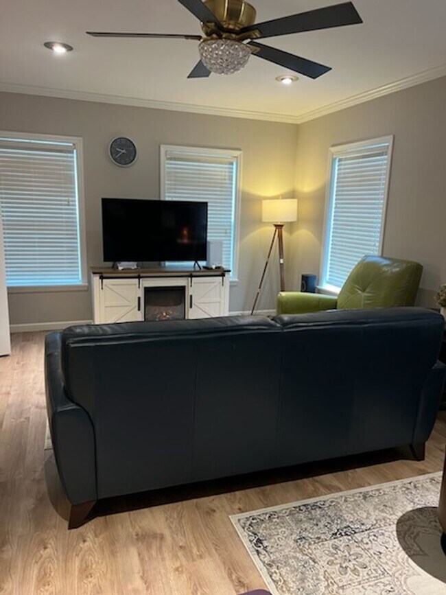 Building Photo - Snohomish Home on Corner Lot!