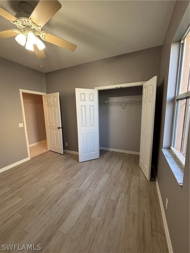 Building Photo - 2210 Grove Dr