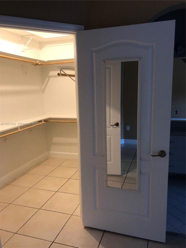 Building Photo - 10932 NW 69th St