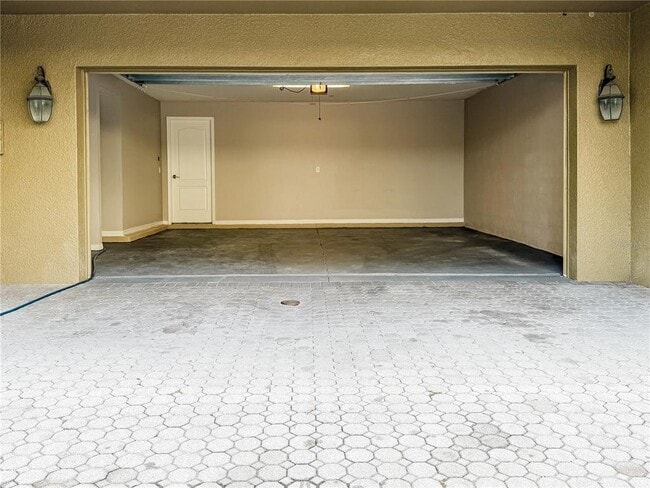 Building Photo - 10144 Arbor Run Dr