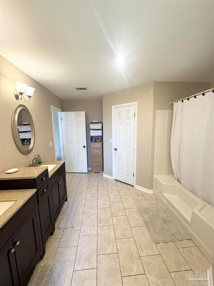 Building Photo - 10936 Oak Valley Dr