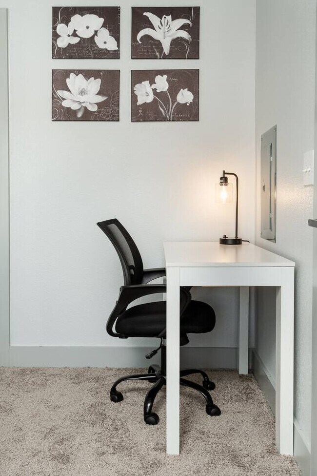 Building Photo - 3930 Westcliff Rd