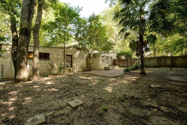 Building Photo - 4405 Barrow Ave