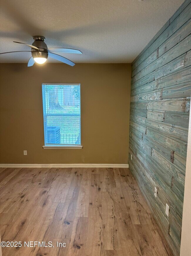 Building Photo - 348 Auburn Oaks Rd E