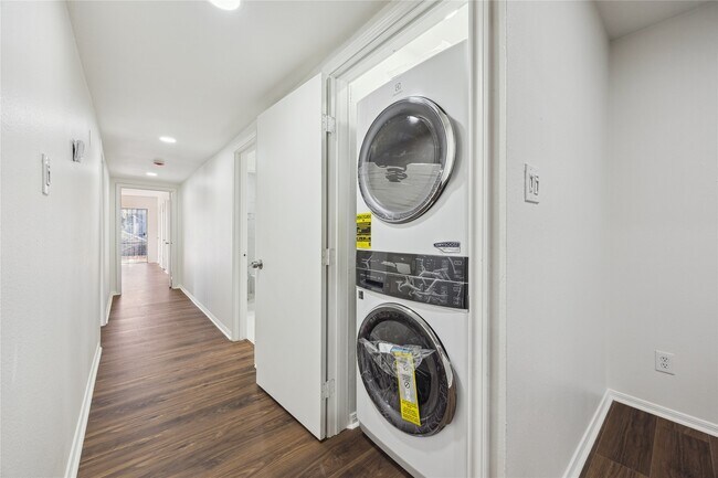 Building Photo - 705 Harold St