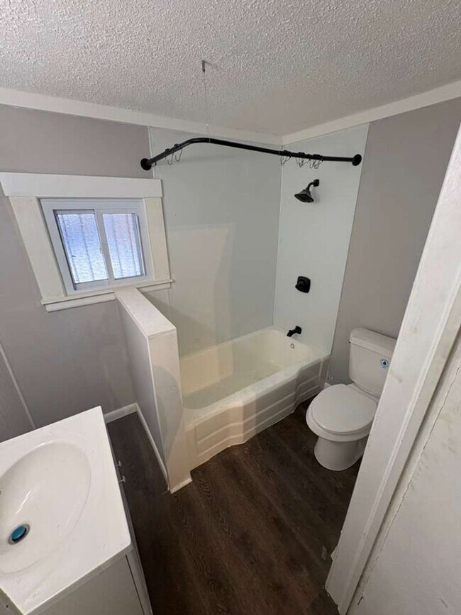 Building Photo - 3666 E 57th St