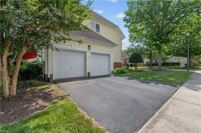 Building Photo - 232 Suri Dr