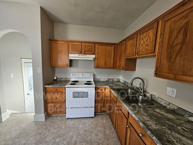 Building Photo - 703 Ravenswood Dr