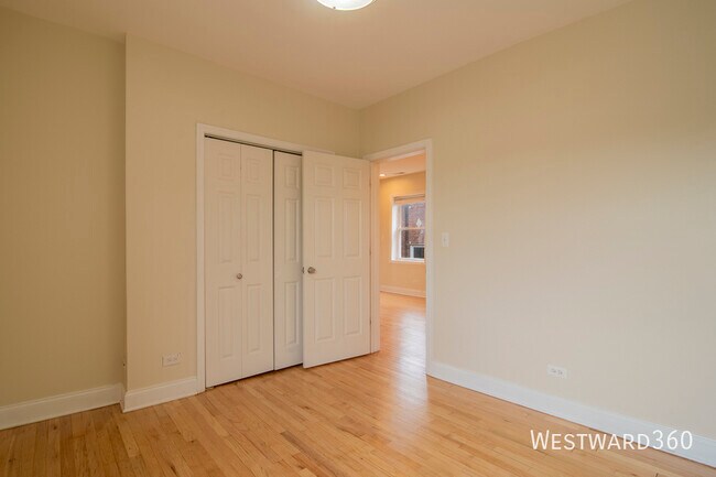 Building Photo - 4334 N Sacramento Ave