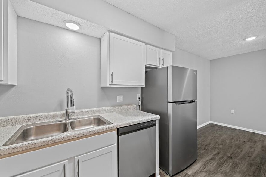 Building Photo - Sun River Apartments