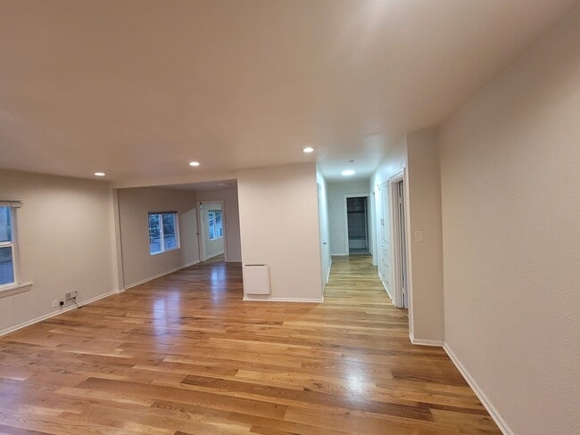 Building Photo - 6815 Lower Ridge Rd