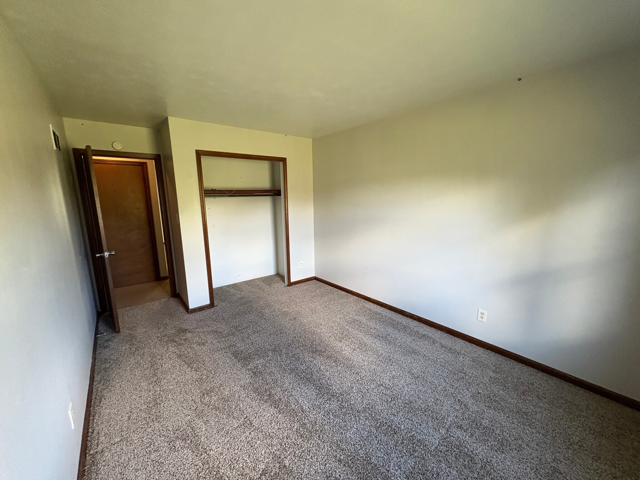 Building Photo - 418 S Silverwood Ln