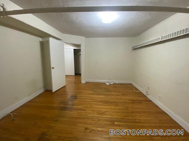 Building Photo - 1589 Beacon St