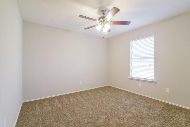 Building Photo - 11811 Sunny Stream Dr